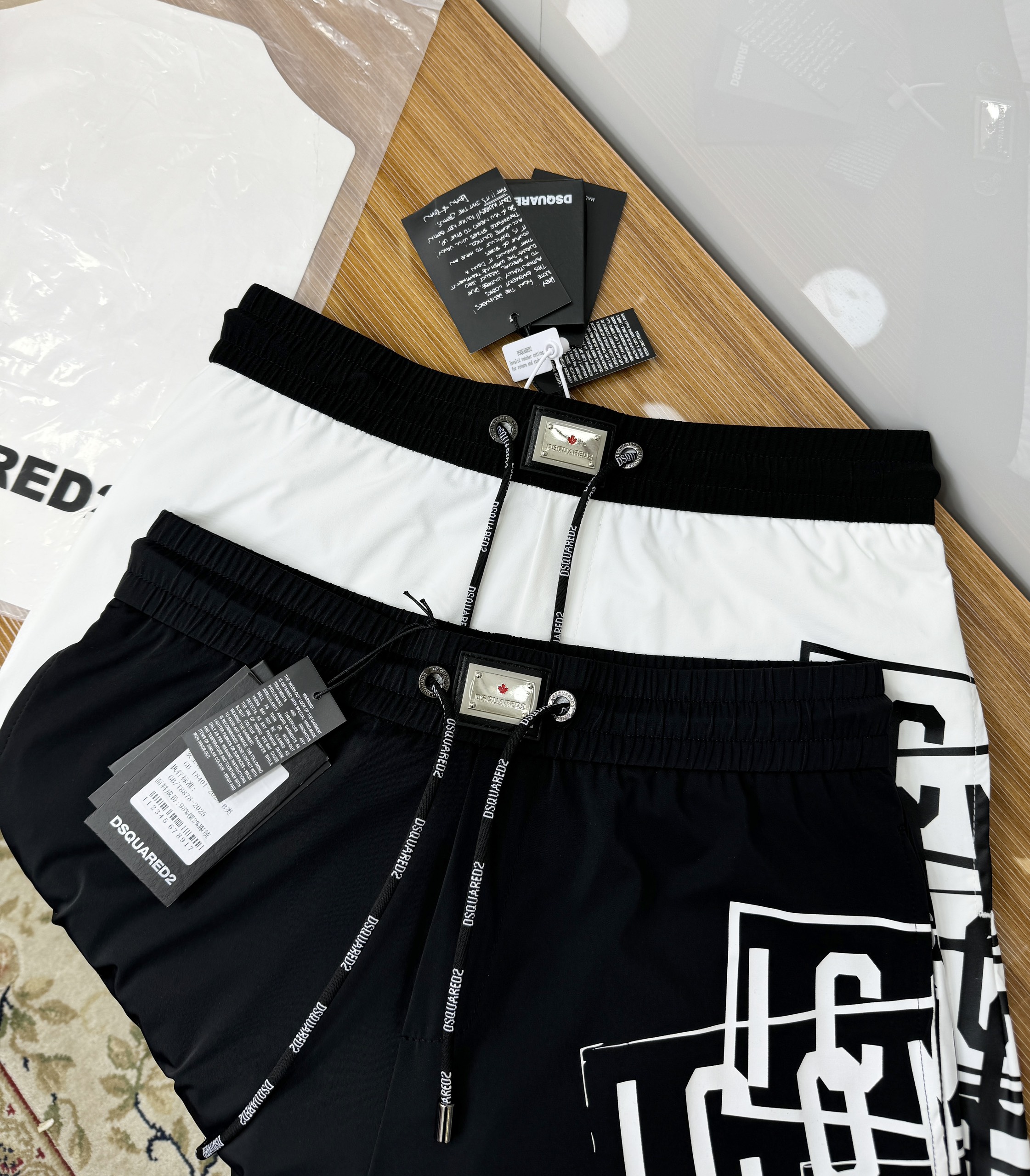 Quần short gió Dsquared2 DSQ2 họa tiết logo Icon kẻ ô Like Auth 1-1 on web CD